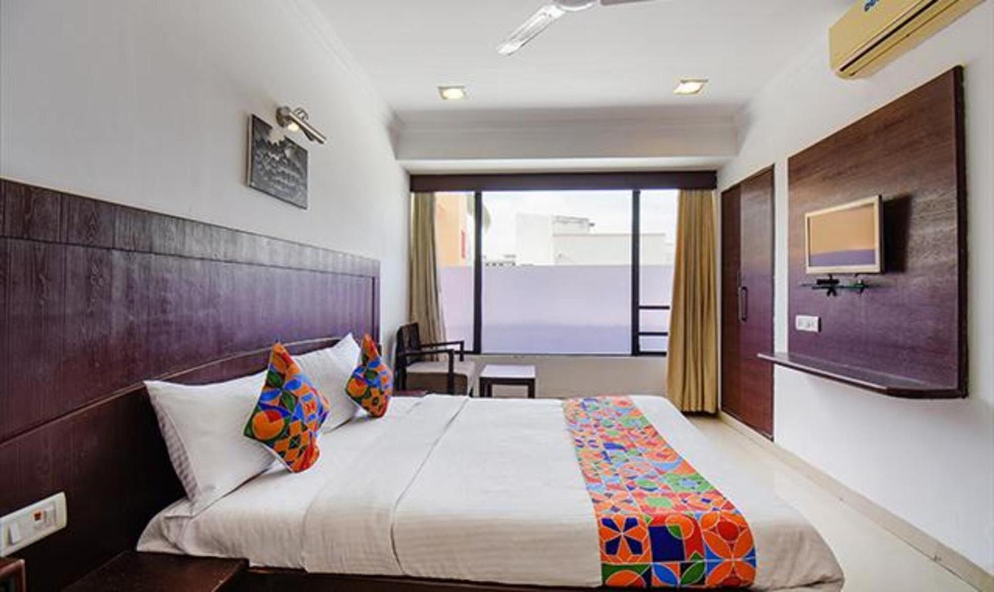 Hotel Shirdi Sai Wada Exterior foto